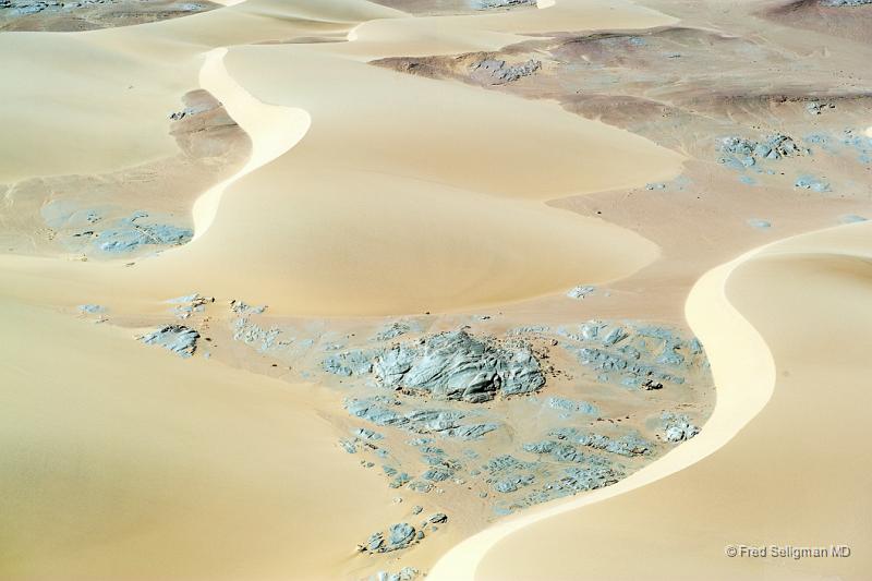 20090603_123254 D3 X1.jpg - And we finally land in Skeleton Coast National Park where we stay at the only overnight place to stay for miles around.  One can only come here by fly-in (see other photos)